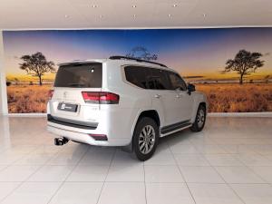 Toyota Land Cruiser 300 3.5T ZX - Image 2