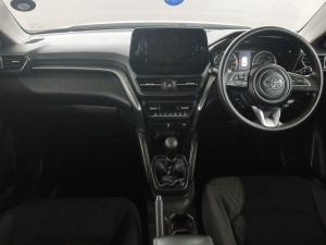 Toyota Urban Cruiser 1.5 XR manual - Image 6