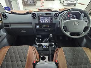Toyota Land Cruiser 79 4.5D-4D V8 double cab LX 70th Anniversary - Image 6