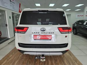 Toyota Land Cruiser 300 3.3D GR-Sport - Image 5