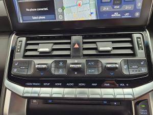 Toyota Land Cruiser 300 3.3D GR-Sport - Image 15