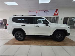 Toyota Land Cruiser 300 3.3D GR-Sport - Image 3