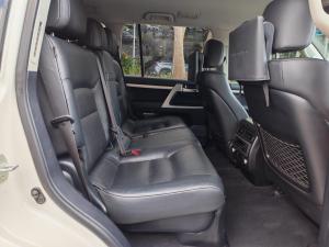 Toyota Land Cruiser 200 4.5D-4D V8 VX-R - Image 8