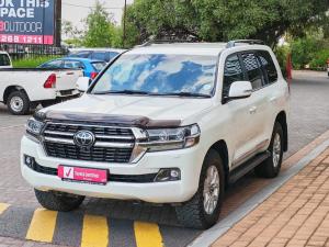 Toyota Land Cruiser 200 4.5D-4D V8 VX-R - Image 10