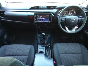 Toyota Hilux 2.4GD-6 double cab Raider manual - Image 6