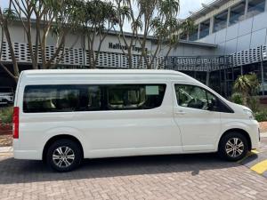 Toyota Quantum 2.8 SLWB bus 14-seater GL manual - Image 3