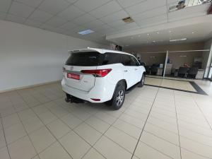 Toyota Fortuner 2.4GD-6 manual - Image 2