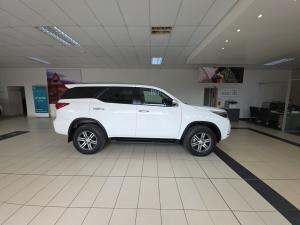 Toyota Fortuner 2.4GD-6 manual - Image 3