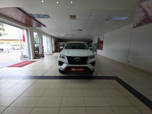Toyota Fortuner 2.4GD-6 manual - Image 4