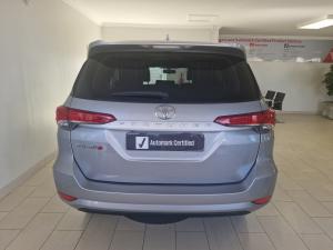 Toyota Fortuner 2.4GD-6 manual - Image 4