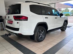 Toyota Land Cruiser 300 3.3D GR-Sport - Image 2