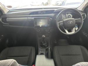 Toyota Hilux 2.4GD-6 double cab Raider manual - Image 6