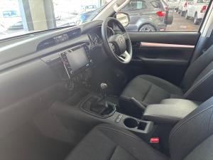 Toyota Hilux 2.4GD-6 double cab Raider manual - Image 7