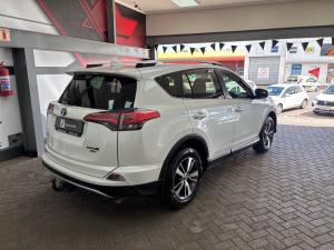 Toyota RAV4 2.2D-4D AWD GX - Image 2