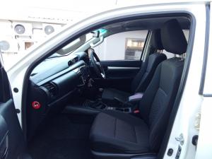 Toyota Hilux 2.4GD-6 double cab Raider manual - Image 7