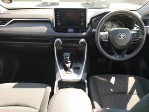 Toyota RAV4 2.0 GX auto - Image 6