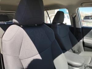 Toyota RAV4 2.0 GX auto - Image 17