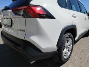 Toyota RAV4 2.0 GX auto - Image 24