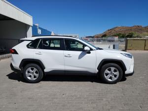 Toyota RAV4 2.0 GX auto - Image 3