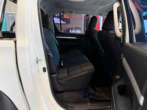 Toyota Hilux 2.8GD-6 double cab Raider auto - Image 9