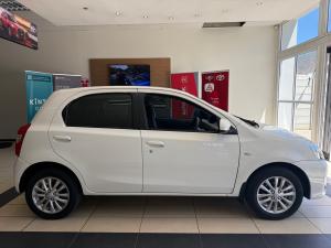 Toyota Etios hatch 1.5 Sprint - Image 3