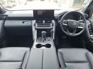 Toyota Land Cruiser 300 3.3D GR-Sport - Image 6