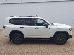 Toyota Land Cruiser 300 3.3D GR-Sport - Image 3