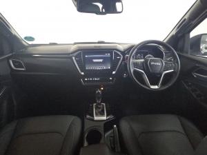 Isuzu D-Max 3.0TD double cab V-Cross 4x4 - Image 6