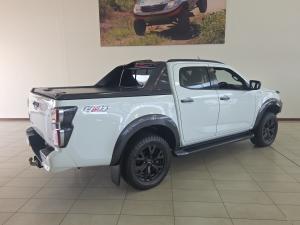 Isuzu D-Max 3.0TD double cab V-Cross 4x4 - Image 2