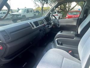 Toyota Hiace 2.5D-4D bus 14-seater GL - Image 7