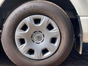 Toyota Hiace 2.5D-4D bus 14-seater GL - Image 10
