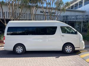 Toyota Hiace 2.5D-4D bus 14-seater GL - Image 3