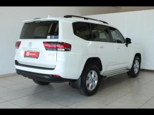 Toyota Corolla Cross 1.8 Hybrid XS - Image 2