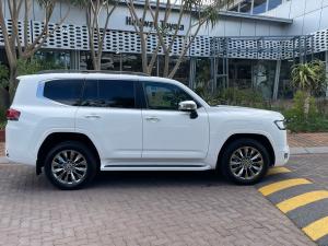 Toyota Land Cruiser 300 3.3D ZX - Image 3
