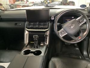Toyota Land Cruiser 300 3.3D GR-Sport - Image 6
