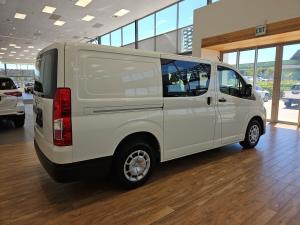 Toyota Quantum 2.8 LWB crew cab manual - Image 2