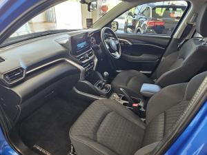 Toyota Urban Cruiser 1.5 XR manual - Image 7