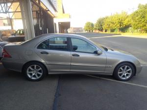 Mercedes-Benz C200K Classic - Image 3