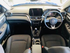 Toyota Urban Cruiser 1.5 XR manual - Image 6