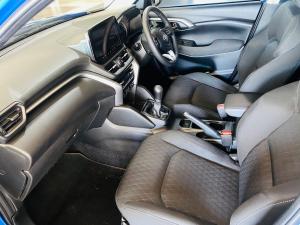 Toyota Urban Cruiser 1.5 XR manual - Image 7