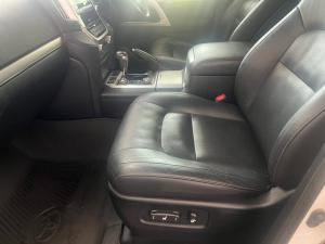 Toyota Land Cruiser 200 4.5D-4D V8 VX-R - Image 7