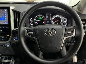 Toyota Land Cruiser 200 4.5D-4D V8 VX - Image 8