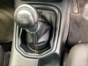 Toyota Hilux 2.4GD-6 single cab Raider manual - Image 11