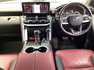 Toyota Land Cruiser 300 3.3D GR-Sport - Image 6