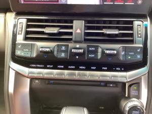 Toyota Land Cruiser 300 3.3D GR-Sport - Image 15