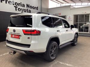 Toyota Land Cruiser 300 3.3D GR-Sport - Image 2