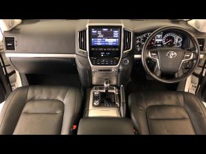 Toyota Land Cruiser 200 4.5D-4D V8 VX-R - Image 6