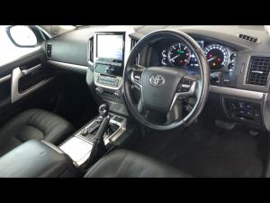 Toyota Land Cruiser 200 4.5D-4D V8 VX-R - Image 10