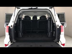 Toyota Land Cruiser 200 4.5D-4D V8 VX-R - Image 13