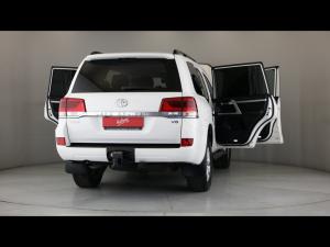 Toyota Land Cruiser 200 4.5D-4D V8 VX-R - Image 24
